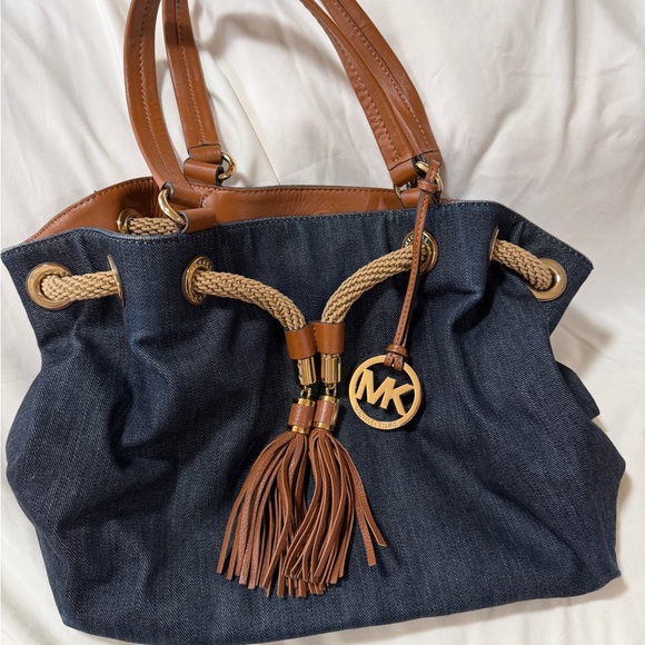 Michael Kors Navy and Tan Shoulder Bag - Gently Used - Picture 9 of 9